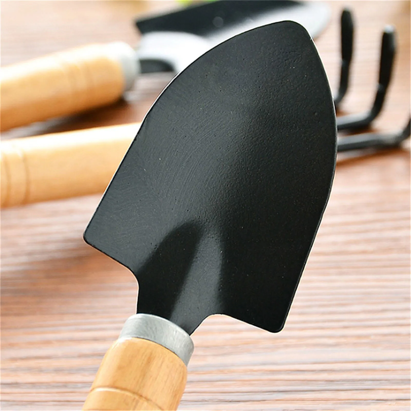 مجموعة أدوات حديقة صغيرة مكونة - مراجعة Gardening Tools For Kids وسعره